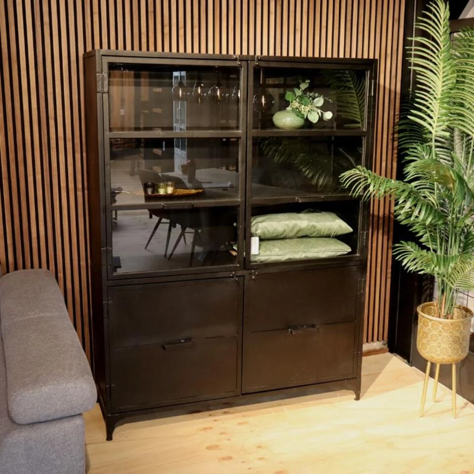 Cavetown Vitrinekast Industrieel Garcia Zwart - 45x140x185 Cm 2 Cavetown Vitrinekast Industrieel Garcia Zwart - 45x140x185 Cm - Afbeelding 2